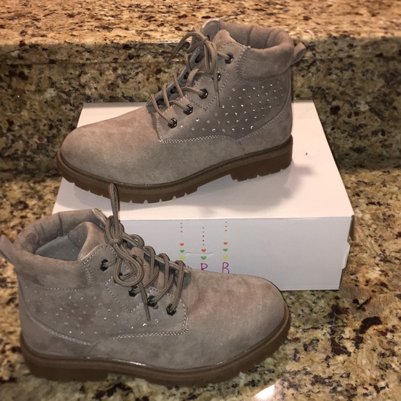 🎀CRB Girls Boots Grey bling 💎on outer sides NWT - Picture 4 of 7